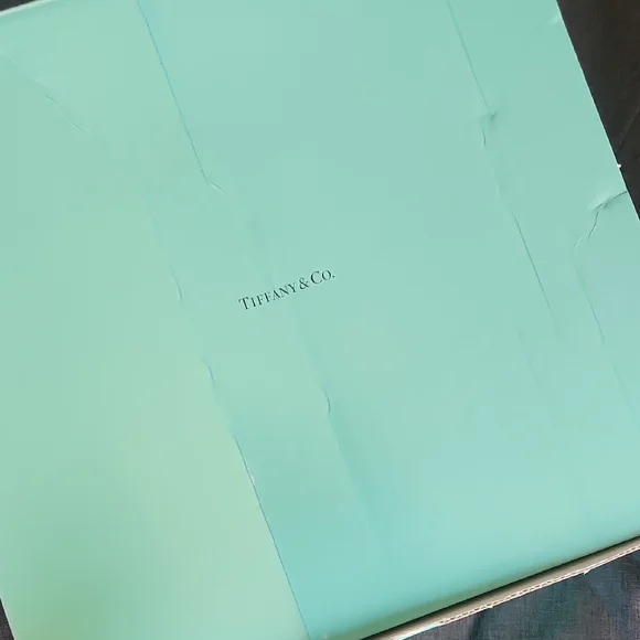 Elegant Wine Glass with Blue Accent - Picture 6 of 7